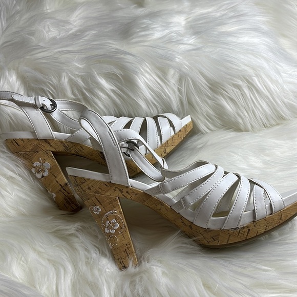 NWOT Bongo “Catalina” Strappy Sandal White Size 10M with a 4” Heel - Picture 1 of 13